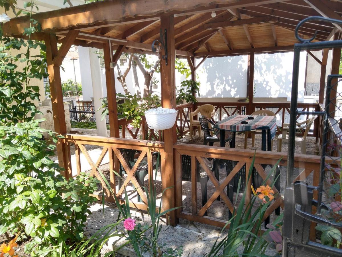 Guest House Yoanna Balchik Bagian luar foto