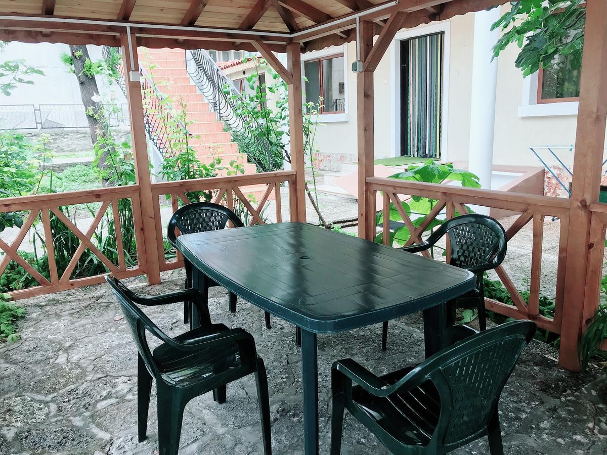 Guest House Yoanna Balchik Bagian luar foto