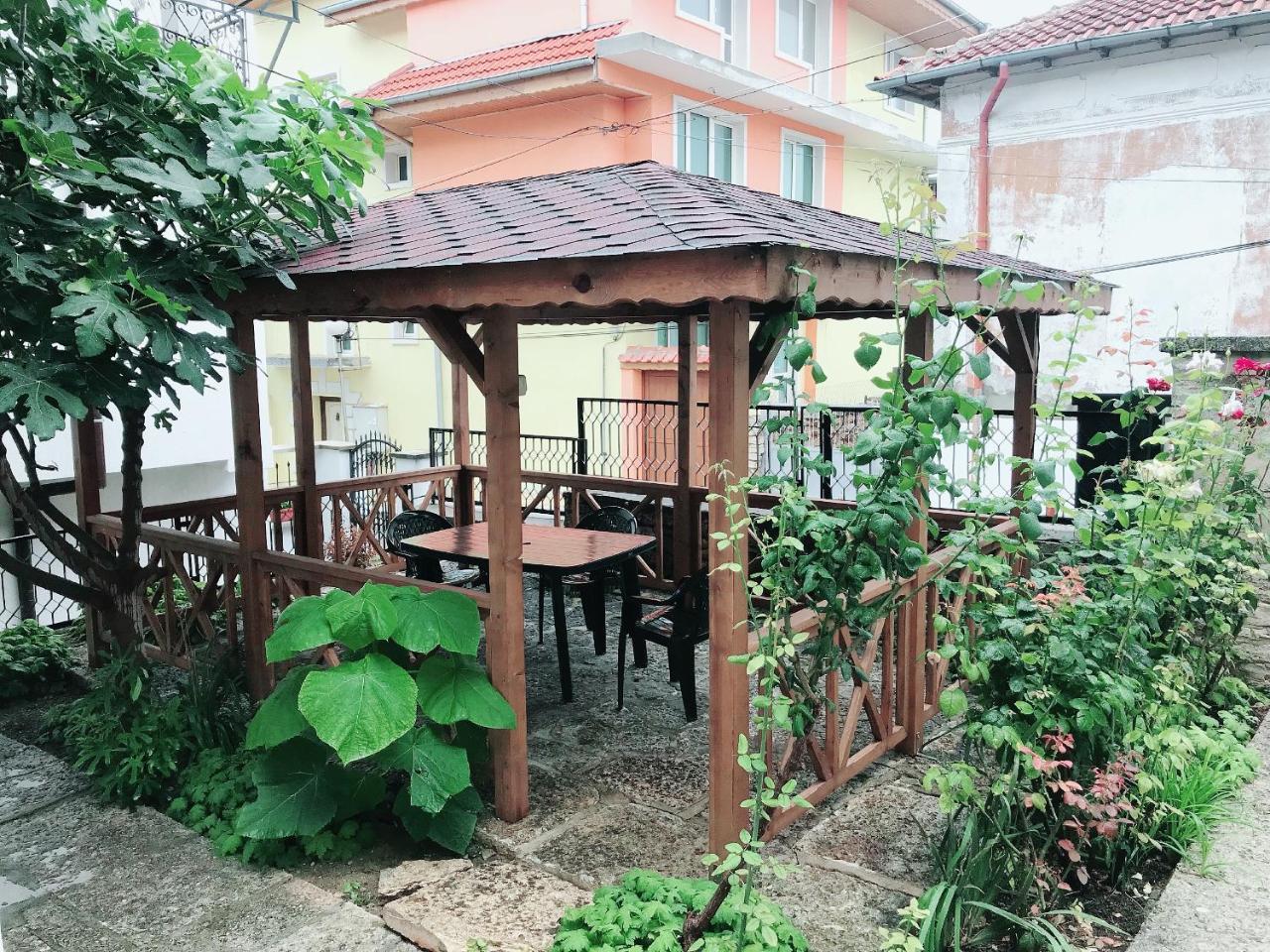 Guest House Yoanna Balchik Bagian luar foto