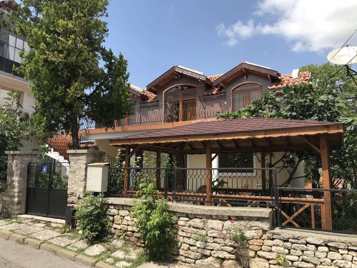 Guest House Yoanna Balchik Bagian luar foto