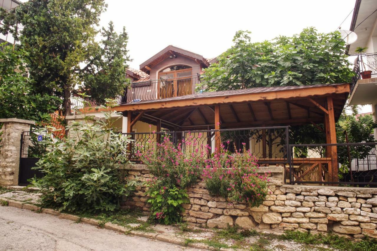 Guest House Yoanna Balchik Bagian luar foto
