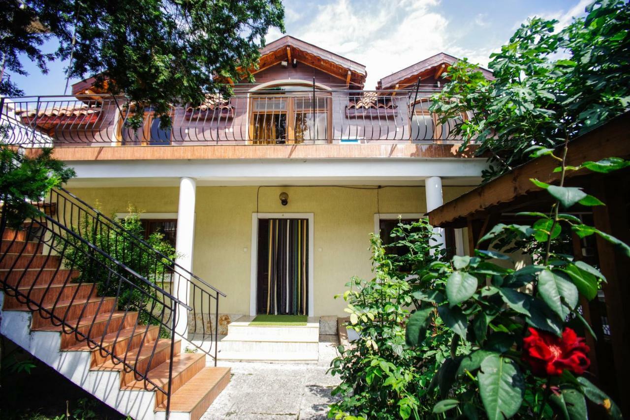 Guest House Yoanna Balchik Bagian luar foto
