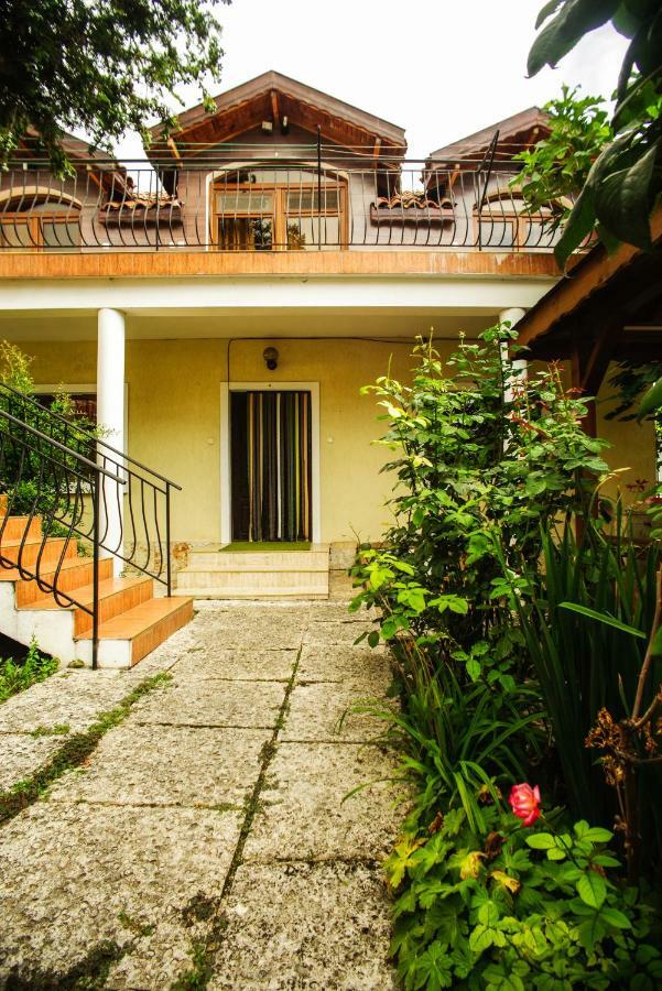 Guest House Yoanna Balchik Bagian luar foto