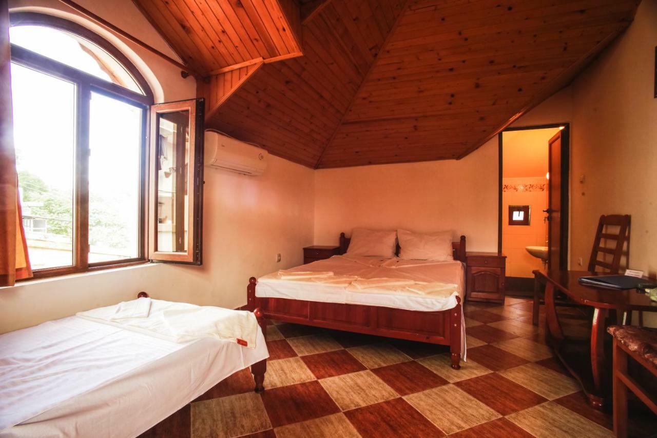 Guest House Yoanna Balchik Bagian luar foto